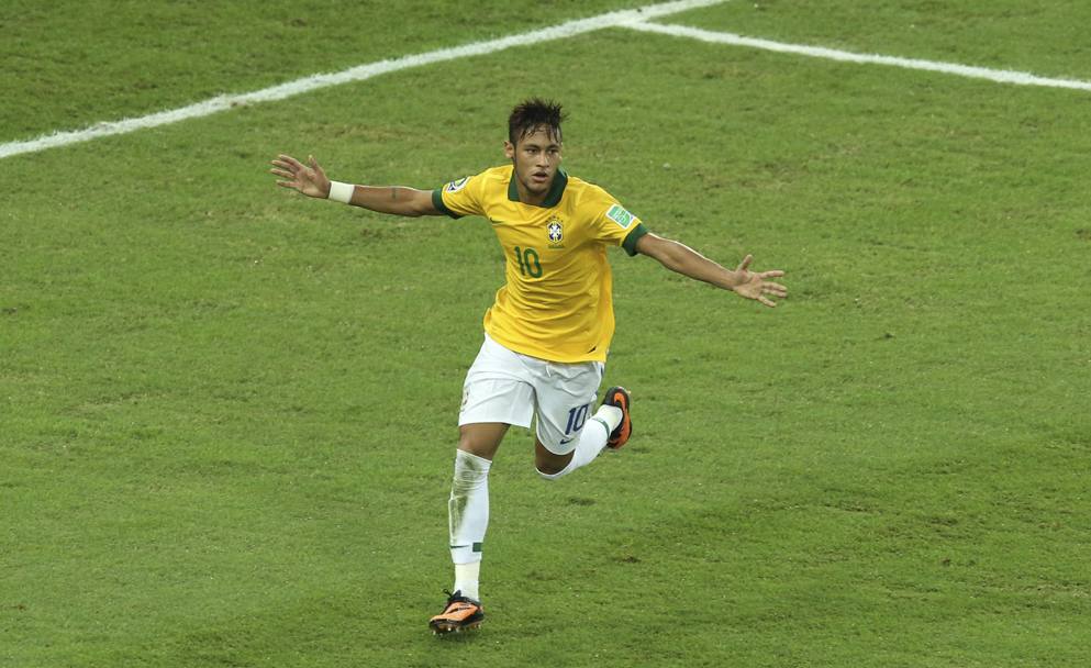 Neymar, 21 anni, 46 presenze e 27 reti con la maglia del Brasile